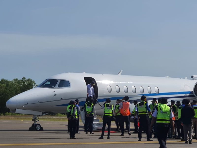 Menhub Budi Karya tiba di Bandara RHA Karimun. Foto: Rc/KepriHeadline.id