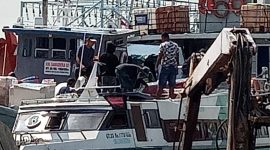 Penampakan aktivitas Ship to Ship kapal pengangkut barang logistik di kawasan Pantai Pak Imam, Meral. Foto: Ist/Keprheadline.id