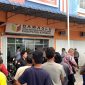Suasana di Bawaslu Karimun ketika Caleg Nasdem Binner Manalu melaporkan dugaan kecurangan di Bawaslu Karimun. Foto: Cr1/KepriHeadline.id 