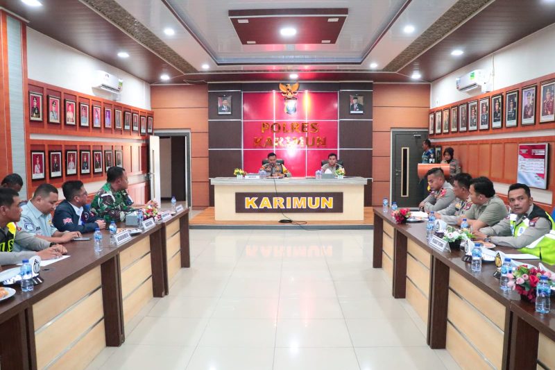 Kapolres Karimun AKBP Fadli Agus pimpin Rapat Koordinasi Ops Keselamatan Seligi 2024. (Foto: Humas Polres Karimun)