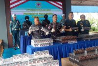 Danlanal Karimun Letkol Laut (P) Anro Casanova pimpin press rilis pengungkapan penyeludupan rokok ilegal. Foto; Rc/KepriHeadline.id