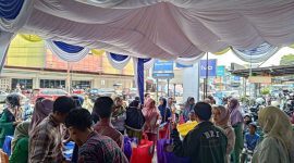 Pimpinan Cabang BRI Karimun Yosi William Kore dalam kegiatan berbagi berkah BRI Karimun, Rabu, 27 Maret 2024. (FOTO: rc/KepriHedline.id)