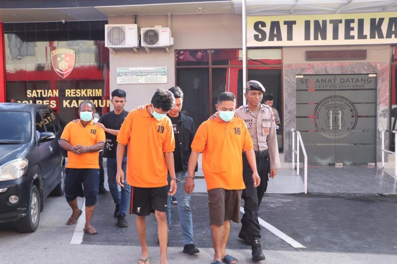 Dua Pelaku dan satu penadah tindak pencurian di PT Karimun Granite. (Foto: Humas Polres Karimun)