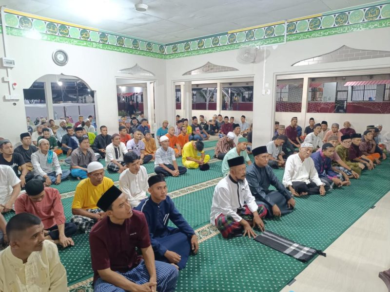 Pelaksanaan Shalat Tarawih Perdana du Rutan Karimun. (Foto: Humas Rutan Karimun)