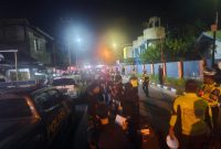 Puluhan Pengendara iring-iringan menuju Mapolsek Meral, usai diamankan Tim Gabungan Polres Karimun. (Foto: Dokumen Polisi)