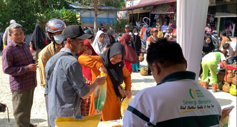 Suasana Operasi Pasar di Pasar Tradisional Teluk Uma, Kecamatan Tebing, Selasa, 19 Maret 2024. (Foto: Ist/KepriHeadline.id)