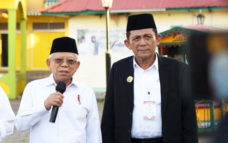 Gubernur Kepulauan Riau saat mendampingi Wakil Presiden RI Ma'ruf Amin berkunjung ke Pulau Penyengat, Tanjungpinang. (Foto: Humas Pemprov Kepri)