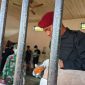 Petugas Gabungan melakukan penggeledahan kamar hunian warga binaan Rutan Karimun. (FOTO: Rc/KepriHeadline.id)