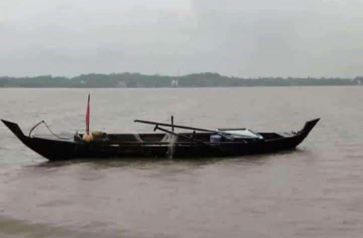 Sampan milik Hasanudin (41) yang ditemukan nelayan Kecamatan Buru dalam keadaan kosong. (FOTO: Ist/KepriHeadline.id)