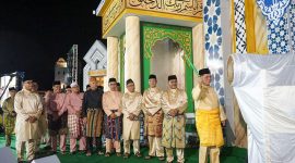 Gubernur Kepri Ansar Ahmad memukul bedug, tanda dibukanya perhelatan MTQ ke-XVI Kabupaten Karimun tahun 2024 di Coastal Area. (FOTO: Humas Pemkab Karimun/KepriHeadline.id)