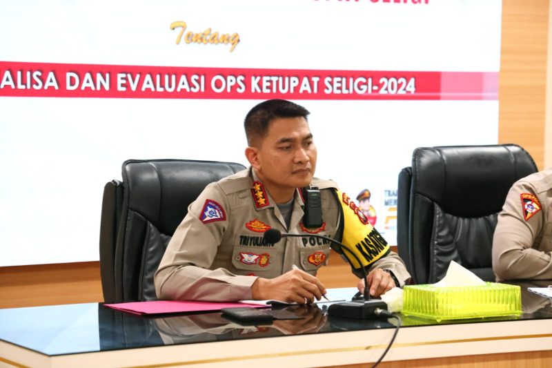 Dirlantas Polda Kepri Kombes Pol Tri Yulianto Pimpin Anev Mingguan Operasi Ketupat 2024. (FOTO: Humas Polda/KepriHeadline.id)