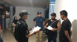 Polisi Gerebek Rumah di Kapling, Diduga Sebagai Lokasi Penampungan PMI Non Prosedural. (FOTO: Istimewa/KepriHeadline.id)