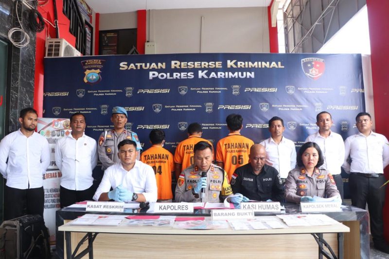 Polres Karimun menggelar rilis pengungkapan kasus pengiriman PMI Non Prosedural di wilayah Karimun. (FOTO: Humas  Polres Karimun/KepriHeadline.id)