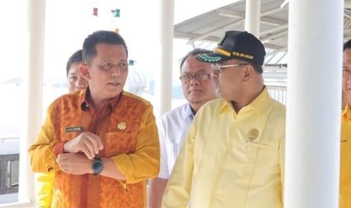 Gubernur Ansar Ahmad (Kiri) dan Bupati Karimun Aunur Rafiq (Kanan). (FOTO: Istimewa/KepriHeadline.id)