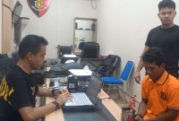 Pelaku Pembunuhan Wanita di Kundur, menjalani pemeriksaan di Mapolres Karimun. (Foto: ricky/kepriheadline.id)