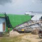 Kondisi salah satu rumah terdampak bencana angin puting beliung di Kelurahan Baran Timur. (Foto: ricky/kepriheadline.id )