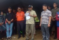 Bupati Karimun Aunur Rafiq kembali meninjau Posko Penanggulangan Bencana di Batu Lipai, Kelurahan Baran Timur. (Foto:ricky/kepriheadline.id)