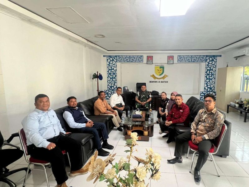 Kuasa Hukum Keluarga Halimah bertemu Dandempom Batam. (FOTO: Istimewa/kepriheadline.id)