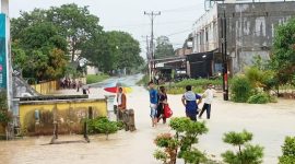 Penampakan suasana banjir di depan Kantor Desa Pangke, Kecamatan Meral, Kabupaten Karimun. (FOTO: istimewa)