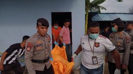 Jenazah Supardiono dievakuasi dari Basecamp PT Karimun Agung Perkasa ke RSUD Muhammad Sani. (Foto: Istimewa)