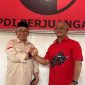 Muhammad Firmansyah (Kiri) dan Eri Suandi (Kanan) berfoto bersama usai pendaftaran di PDIP. (FOTO: ricky/kepriheadline.id)
