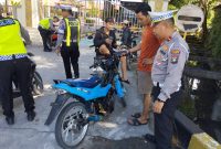 Polisi lakukan penertiban terhadap pengendara di wilayah Kolong, Kelurahan Sei Lakam Barat. (Foto: Dokumen Polisi(