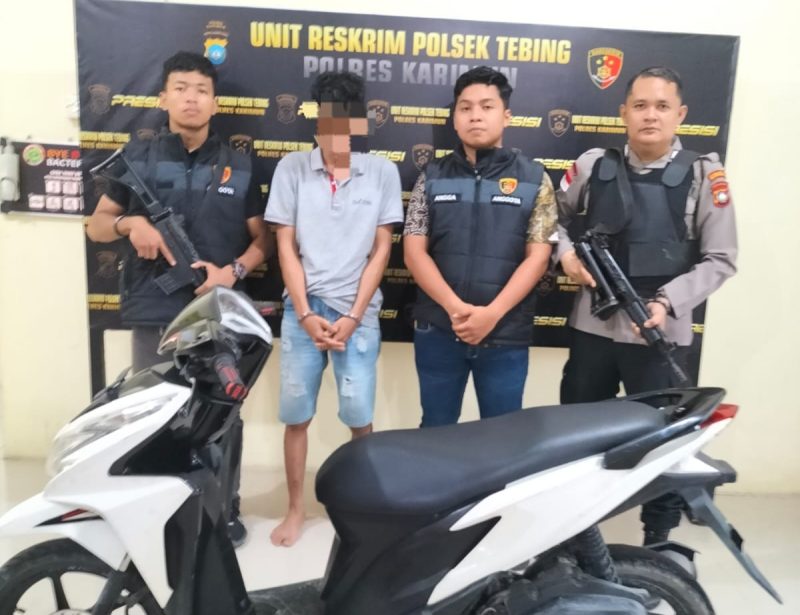 Pelaku IN diamankan jajaran Unit Reskrim Polsek Tebing usai mencuri satu unjt sepeda motor. (Foto: Istimewa/kepriheadline.id)
