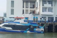 Roro Mini KMP Selat Gelam bersandar di Pelabuhan KPK, Kelurahan Tanjungbalai Karimun. (Foto: ricky/kepriheadline.id)