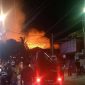 Suasana kebakaran di Jalan Antena, Kamkong, Kelurahan Meral Kota. (Foto: ricky/kepriheadline.id)