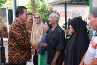 Gubernur Ansar saat menghadiri penyerahan bantuan Kesejahteraan Sosial berupa 10 Kg Beras kepada Masyarakat Tanjungpinang. (Foto: Humas Pemprov Kepri)