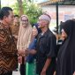 Gubernur Ansar saat menghadiri penyerahan bantuan Kesejahteraan Sosial berupa 10 Kg Beras kepada Masyarakat Tanjungpinang. (Foto: Humas Pemprov Kepri)