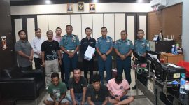 Lanal Tbk amankan 4 orang terkait kasus penyeludupan PMI ke Indonesia. (Foto: Lanal TBK)