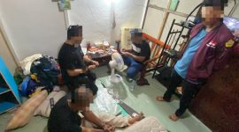 Pelaku S diamankan jajaran Satresnarkoba dan KPPBC Karimun disalah satu rumah di kawasan Kecamatan Durai. (FOTO: Dokumen Polisi)