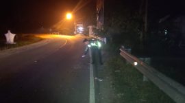 Jajaran Satlantas Polres Karimun melakukan olah TKP di lokasi kecelakaan. (Foto: dokumen polisi)