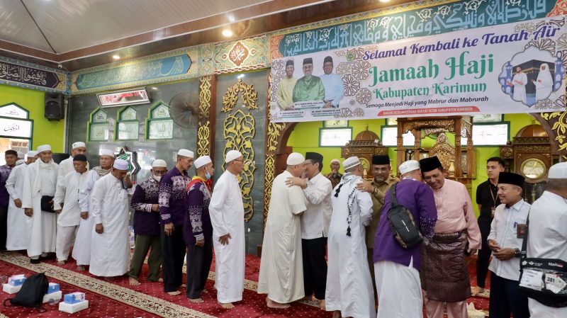 Prosesi oenyambutan Jemaah Haji Asal Karimun di Masjid Baitul Karim, Senin, 24 Juni 2024. (Foto: rahmad/diskominfo Karimun)