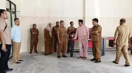 Gubernur Ansar bersama Bupati Karimun Aunur Rafiq meninjau Gedung BLK Karimundi Jalan MT Haryono, Sei Bati. (Foto: ricky/kepriheadline.id)