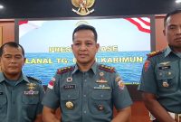 Danlanal Karimun Letkol Laut (P) Anro Casanova saat diwawancara di Mako Lanal TBK, Kamis, 26 Juni 2024. (Foto: ricky/kepriheadline.id)