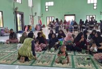 PT Timah Gandeng AMSI berikan edukasi penanganan stunting kepada ibu menyusui, ibu hamil di Desa Paku, Bangka Selatan. (Foto: Dokumen Humas PT Timah)