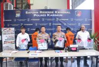 Kapolres Karimun AKBP Fadli agus pimpin Konferensi Pers pengungkapan kasus peredaran Uang Palsu di Karimun. (Foto: istimewa/KepriHeadline.id)
