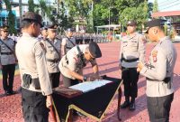 Kapolres Karimun AKBP Fadli Agus Pimpin sertijab Tiga Kasat dan Dua Kapolsek di Lingkungan Polres Karimun. (Foto: jabat/Humas Polres Karimun)