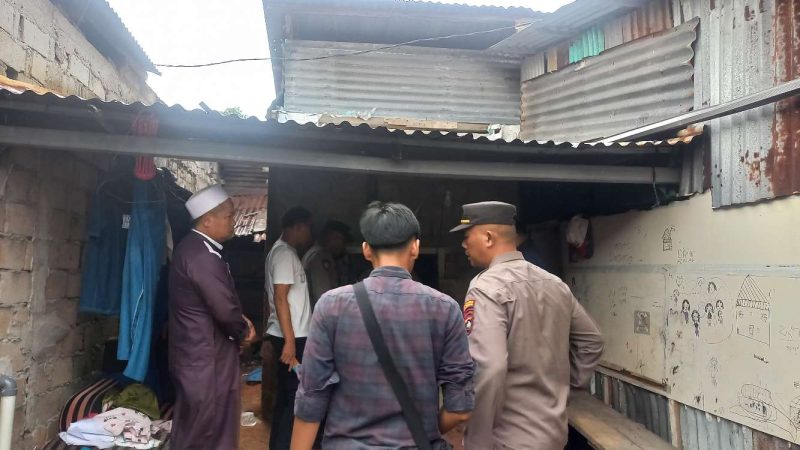 Suasana didepan rumah korban di kawasan Teluk Air. (Foto: ricky/kepriheadline.id)