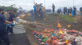 Benda Sitaan dan Barang Menjadi Milik Negara hasil Penindakan Kanwil DJBC Khusus Kepri dan KPPBC TMP B Tanjung Balai Karimun Dimusnahkan dengan cara dibakar. (Foto: ricky/kepriheadline.id)