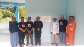 Bupati Karimun Aunur Rafiq didampingi Yard Manager PT SIKY Amilcare Berti meresmikan Rumah Singgah Nelayan. (Foto: ricky/kepriheadline.id)