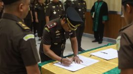Kajari Karimun Priyambudi pimpin sertijab Kasipidsus dan Kacabjari Tanjungbatu. (FOTO: istimewa)