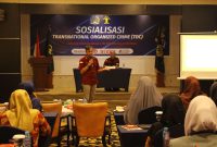 Penyampaian materi sosialisasi kejahatan terorganisasi transnasional ke unsur pendidikan di Hotel Aston, Karimun. (Foto: istimewa/kepriheadline.id)