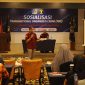Penyampaian materi sosialisasi kejahatan terorganisasi transnasional ke unsur pendidikan di Hotel Aston, Karimun. (Foto: istimewa/kepriheadline.id)