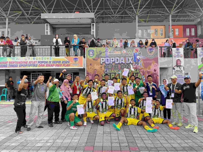 Tim Sepakbola Karimun raih medali emas dalam perhelatan POPDA ke-IX Provinsi Kepri. (Foto: istimewa)