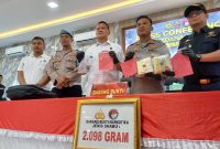 Kapolres Karimun AKBP Fadli Agus pimpin Konferensi Pers pengungkapan sabu di wilayah Kabupaten Karimun. (Foto: ricky/kepriheadline.id)