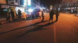 Polisi melakukan olah TKP di lokasi kecelakaan di kawasan Jalan A Yani Kolong. (Foto: Dokumen Polisi/KepriHeadline.id)