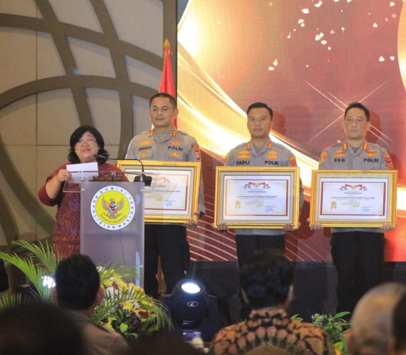 Kapolres Karimun AKBP Fadli Agus menerima penghargaan Kompolnas Award tahun 2024. (Foto: Humas Polres Karimun)